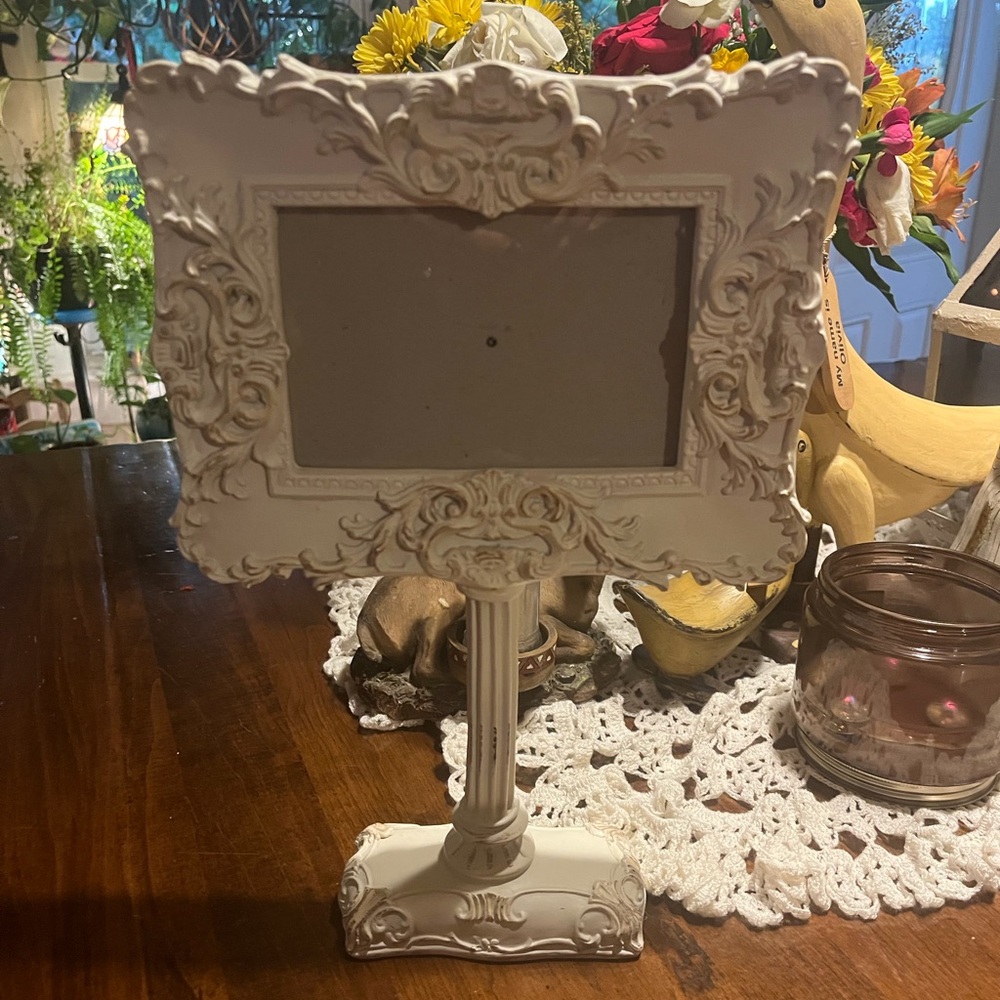 Ornate White Decorative Photo Frame Stand - Brand Unknown